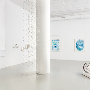 Lora Fosberg, I love it here, let's leave; in search of the hill, exhibition view. Courtesy of Zolla Lieberman Gallery