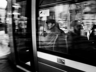 Isso nos leva a uma reflexão mais filosófica: o que significa ser humano em um mundo onde a tecnologia está se tornando cada vez mais autossuficiente? Se não tivermos cuidado, corremos o risco de nos tornarmos apenas peças de um grande sistema, de um "puzzle" que funciona bem, mas que carece de autonomia e reflexão