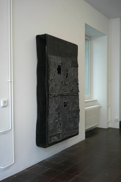 Simon Callery, Limehouse night paintings, exhibition view. Courtesy of annex14