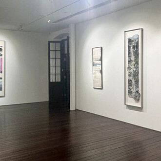Nina Pryde, A touch of gold, exhibition view. Courtesy of Ora-ora Gallery