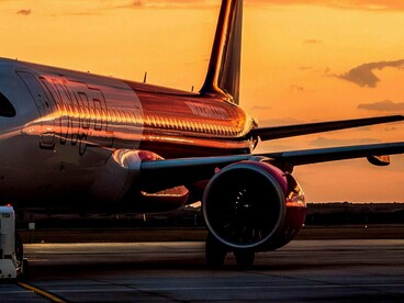 O antigo aeroporto em estilo modernista (limpo) mesclado com a sua ampliação estilo... bom... não sei! Um prédio quadrado com pouco estilo, ou melhor estilo “shopping center” que relegou à antiga construção a função ínfima de abrigar as esteiras de bagagem. Um total desperdício de um espaço tão bonito!