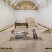 Chiara Camoni, Erguidas, yacentes, vista de exhibición. Cortesía del Museo Patio Herreriano