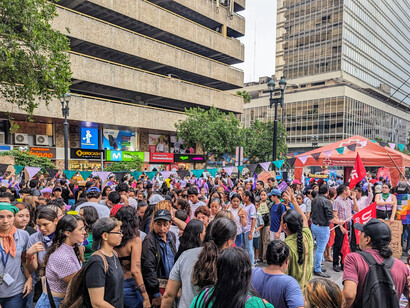 Y ese germen les da una fuerza superior a todo. Son ellas las que lucharán y serán el sostén de la familia, en el sentido más amplio de la palabra (hijos ,padres, hermanos).  Celebración del 8 de marzo, 2024 en Guayaquil, Colombia