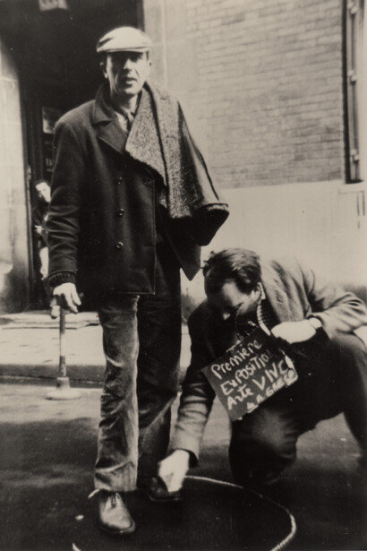 Alberto Greco with Alberto Heredia during the Première exposition arte vivo of A. Greco in Paris. 1962