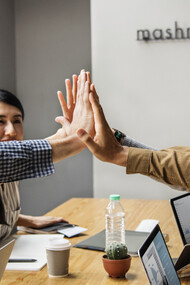 Un leadership positif renforce la confiance et motive toute l’équipe à atteindre ses objectifs