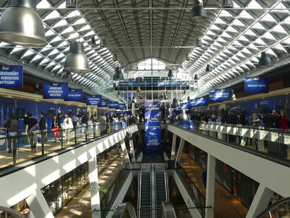 Zona anti-woke. Lema de CPAC Hungría 2023. Centro de convenciones Bálna, Budapest, HU