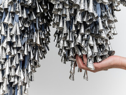 Verschiedene Künstler, Hier und jetzt im Museum Ludwig. De/collecting memories from Turtle Island, ausstellungsansicht. Mit freundlicher genehmigung des Museum Ludwig