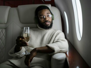 Desperto às 4:00 da madrugada após uma noite dormida de forma entrecortada na expectativa do voo às 6:00 para o Rio de Janeiro. Tenho dificuldades em confiar 100% no despertador! Passo a noite cochilando todas as vezes que necessito acordar cedo para algum compromisso
