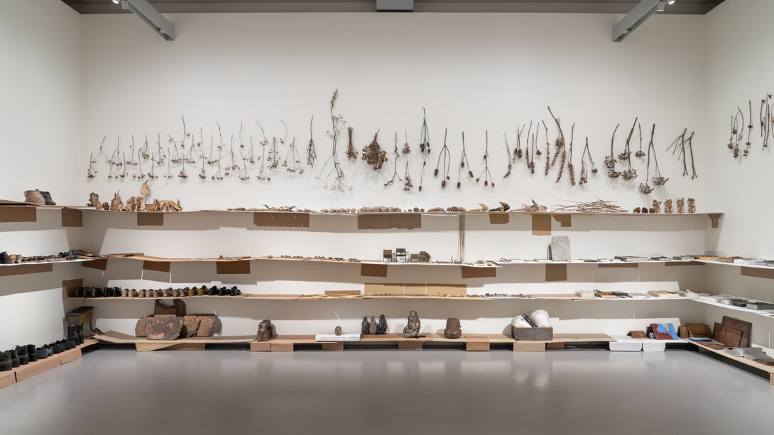 Tatiana Trouvé, Strana vita delle cose, veduta della mostra. Per gentile concessione della Pinault Collection