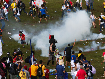 Supervisar las intenciones y los actos de los gobiernos y los donantes para implementar (o no) los derechos económicos, sociales y culturales. Manifestación en Brasilia, noviembre 2016, Brasil