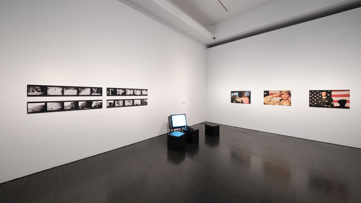 Coco Fusco, He aprendido a nadar en seco, vista de exhibición. Cortesía del Museu d’Art Contemporani de Barcelona