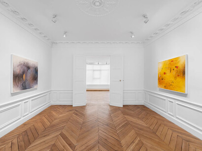 Emmi Whitehorse, exhibition view. Courtesy of White Cube