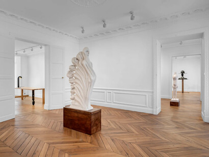 Enrico David, The soul drains the hand, vue de l'exposition. Avec l'aimable autorisation de White Cube