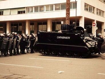 Genova, Vertice del luglio 2001 contro il G8, blindato dei Carabinieri 