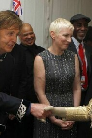 Paul McCartney e la Regina Elisabetta