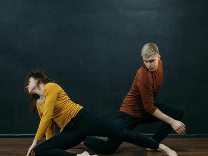 Grupo de teatro. Peças teatrais, óperas, enfim, as expressões artísticas utilizam esse trazer para o palco emoções e comportamentos humanos como uma maneira de explicitar dores e angústias