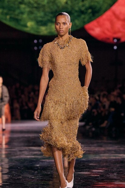 Sfilata Chanel Primavera-Estate 2026, abiti sfrangiati