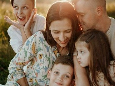 O sítio ficava em um lugar afastado da cidade, numa espécie de condomínio. A propriedade contava com uma casa principal, uma casa para o caseiro (mais afastada) e, mais abaixo, um galpão na beira de um açude. Este, muito extenso e com boa profundidade, proporcionando mergulhos e passeios de caiaque