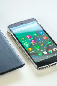 A conscientização e regulação sobre o uso das mídias sociais são essenciais para evitar consequências negativas