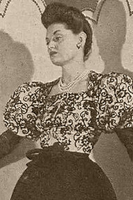 Lolita Laporta posa para una revista con un diseño de Balenciaga