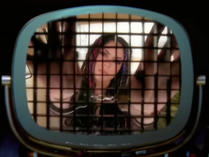 Shakira, "Ciega, sordomuda", 1998. Se supone que esta canción es un ejercicio terapéutico (de los que Marc Anthony no puede hacer solo), para que Shakira desahogue la rabia que siente cuando se ve subyugada por el susodicho