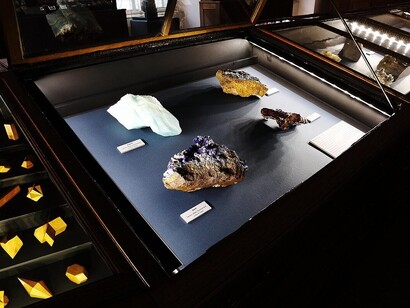 Crystals of fire and rock, exhibition view. Courtesy of Natural History Museum