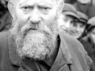 Ciudadanos polacos judíos en la calle, Polonia, 1941