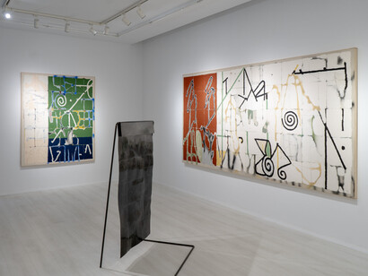 Alsino Skowronnek, Dejar que las cosas pesadas floten, vista de exhibición. Cortesía de Galería Moisés Pérez de Albéniz