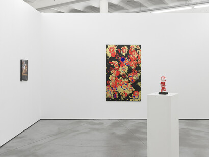 Ilke Cop and Kendell Geers, Grace grit grin and [Guest], exhibition view. Courtesy of Tatjana Pieters 