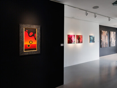Various artists, Whisper of lines, noise of colour, exhibition view. Courtesy of Ruarts Gallery