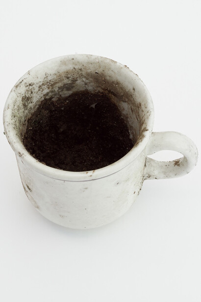 Anna Kolodziejska, Untitled (Tasse), 2016. Mit freundlicher genehmigung der Galerie Bernd Kugler