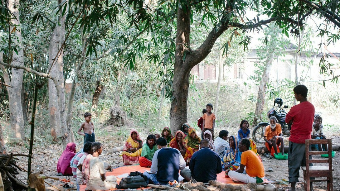 “La gente todavía habla a nuestras espaldas a veces, pero esperamos acabar con la lepra y el estigma en nuestro pueblo en los próximos años". Pasupati Mahato, facilitador del grupo. Gentileza de Fundación Fontilles, foto de  Grupo de autoayuda de Balba, Mahottari, Nepal 