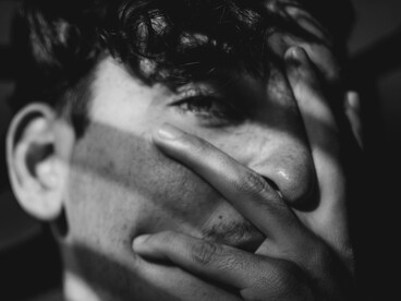 La loro sensibilità agli stimoli può portare facilmente al sovraccarico sensoriale, motivo per cui hanno bisogno di più pause e spazi di decompressione