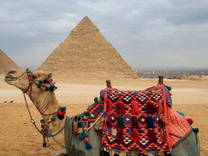 Reverenciar Ísis, hoje, é um ato de resistência à fragmentação. É escolher a inteireza como caminho espiritual. Sua lição é que toda cura é reconexão com o corpo, com a memória e com a Terra. A alquimia não acontece no laboratório, mas na carne, no afeto e na palavra



