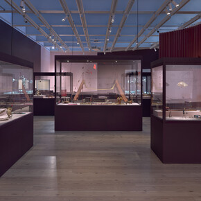 Cuerda floja: el circo de Calder, vista de exhibición. Cortesía de Whitney Museum