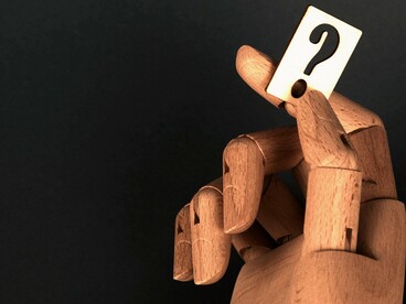 A IA pode sim nos oferecer atalhos incríveis, mas se não passamos pelo processo de elaboração, se não organizamos nossas ideias, se não sentimos o desconforto de pensar por conta própria, ficamos com o enunciado, mas não com o aprendizado

