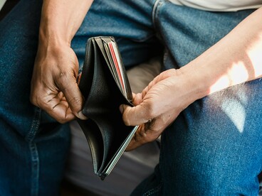 Quando se deixa o mercado ser mercado, ele faz parcerias entre si para lesar o cliente. A mão invisível do mercado sempre vai bater a sua carteira. Os hoteleiros poderiam ganhar um pouco a mais. Entretanto, resolveram abusar e o governo fez o que deve ser feito. Foi tipo um abuso reverso