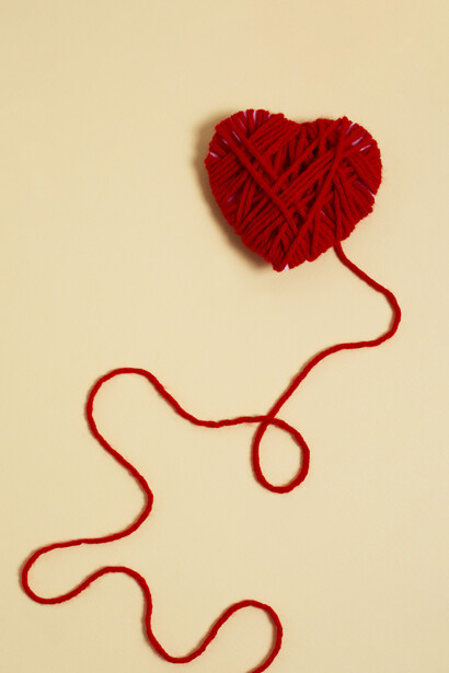 Cuando comprendemos nuestras luces y nuestras sombras, podemos tejer vínculos más auténticos y luminosos con quienes nos rodean