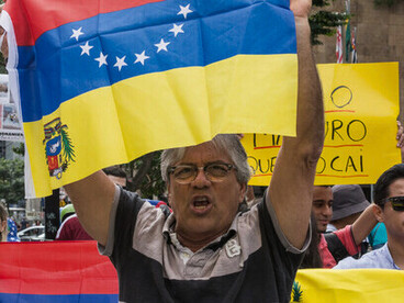 Dans les rues brésiliennes de São Paulo, les pancartes contre la révolution bolivarienne rappellent que la tragédie vénézuélienne n’est pas seulement nationale : elle est devenue un enjeu continental et géopolitique