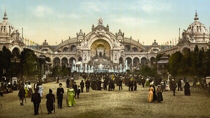 Le Château d'eau and plaza, Exposition Universal, 1900, Paris, France