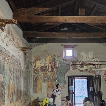 Bosa, Chiesa di Nostra Signora de Sos Regnos Altos, interno, alle pareti affreschi fatti realizzare tra il 1340 ed il 1345 da Giovanni di Arborea, ph. Roberto Luciani