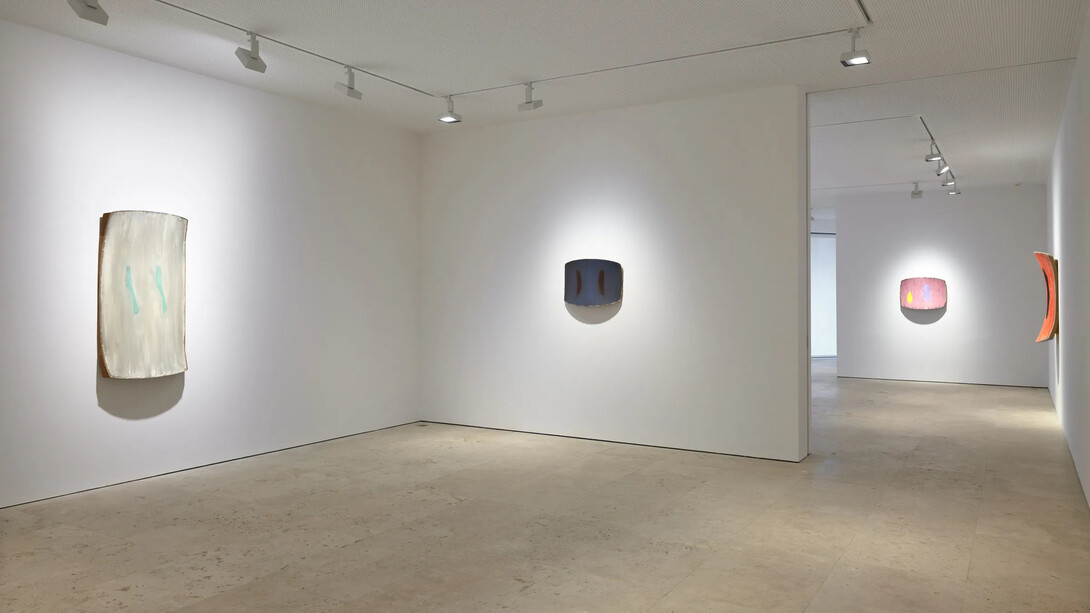 Ron Gorchov, Painter, sculptor, painter, exhibition view. Courtesy of Maruani Mercier