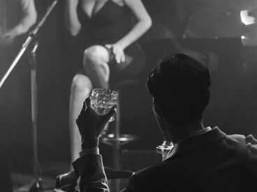 Con los años, el oído aprendió a abrazar también la audacia de John Coltrane, descubriendo que el jazz más experimental también podía ser refugio