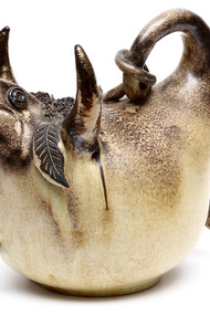 Original touro de cerâmica realizado pelo veterano criador