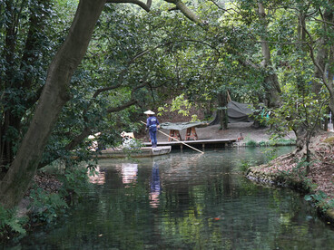 Chào quê hương : sur les eaux du Mékong, là où le placenta est enterré et le cordon coupé, nous revennons écouter ce que l’exil n’a jamais pu faire taire