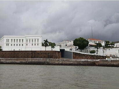 Palácio dos Leões em São Luís, no Maranhão. São Luís é conhecida como a capital brasileira do reggae, e isso também faz parte da identidade cultural da cidade. Em cada praça, feira e rua, é possível sentir a musicalidade e o calor do povo maranhense