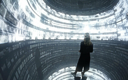 Refik Anadol, Instalación Archive Dreaming — AI Data Sculpture, San Francisco, Estados Unidos, febrero de 2017