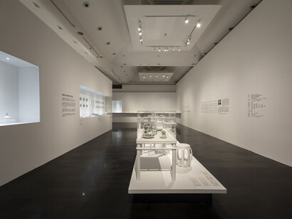 White and all China dehua ceramics exhibition, exhibition view. Courtesy of Tsinghua University Art Museum