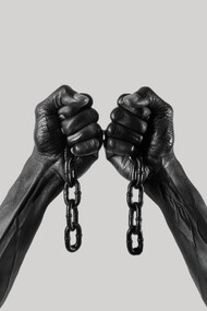 L'esclave brise ses chaînes et renaît.