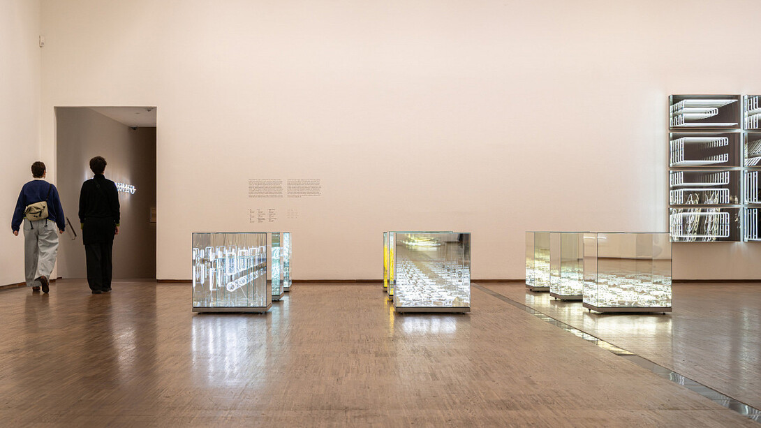 Brigitte Kowanz, Light is what we see, ausstellungsansicht. Mit freundlicher genehmigung des Albertina Museums